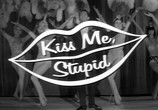 Фильм Поцелуй меня, глупенький / Kiss Me, Stupid (1964) - cцена 1